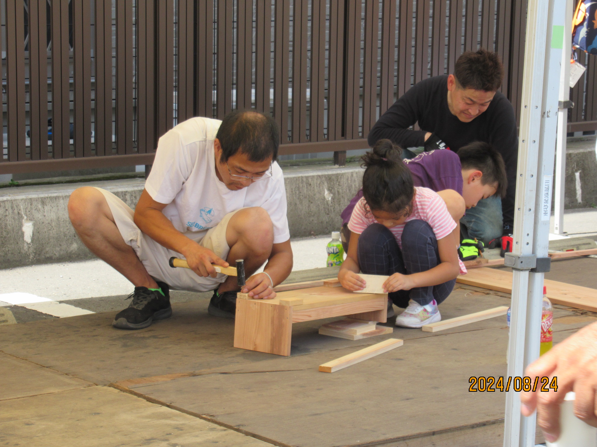 木を通じた家族のふれあい